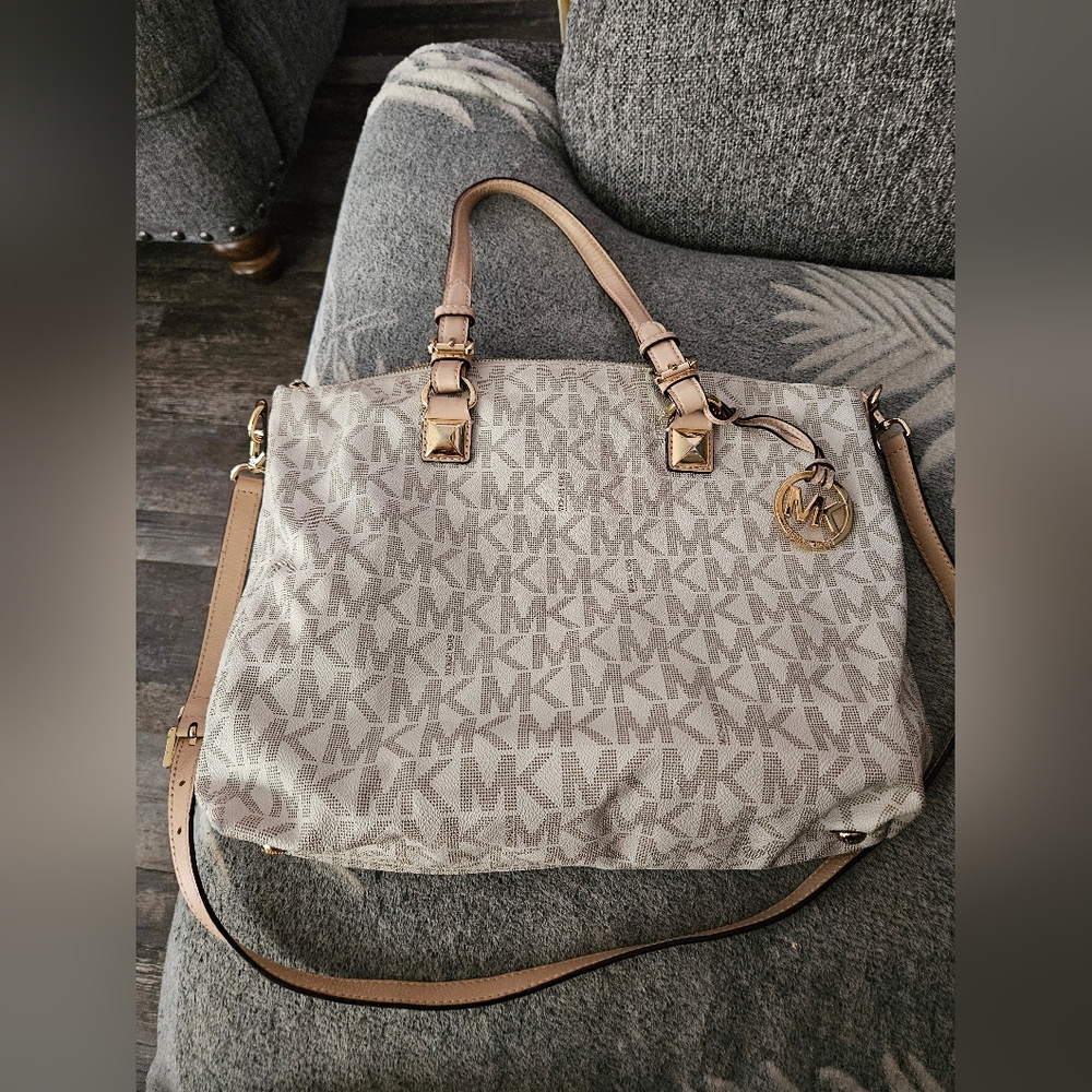Michael Kors White shoulder bag